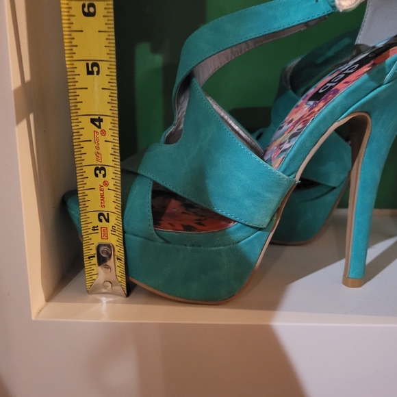 Deb Heels - Picture 9 of 9